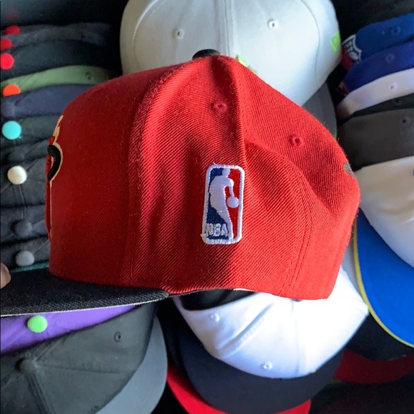 Mitchell and Ness Miami Heat Classic SnapBack - Picture 3 of 4